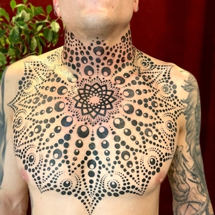 Homme Noir et Gris Ornemental tatouage sur Poitrine #69800 | Artiste tatoueur Ioann Leo ( LEO-VAN )