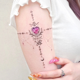 Femme Couleur Bijoux tatouage sur Épaule #55603 | Artiste tatoueur Solar