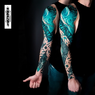 Homme Couleur Lettrage tatouage sur Manche #55686 | Artiste tatoueur Igor Klimin