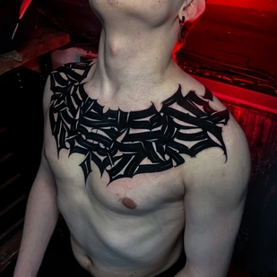 Homme Noir Lettrage tatouage sur Clavicule #55682 | Artiste tatoueur Igor Klimin