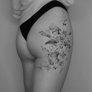 Femme Noir  tatouage sur Cuisse #36977 | Artiste tatoueur Tritoan Ly