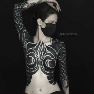 Femme Noir  tatouage #55900 | Artiste tatoueur Ruslan Abusev