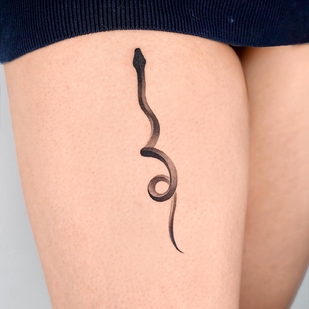 Femme Noir Miniature tatouage sur Cuisse #56870 | Artiste tatoueur Choi Yun
