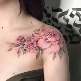 Femme Couleur Botanique tatouage sur Épaule #57094 | Artiste tatoueur Olga Kotova
