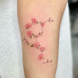 Femme Couleur Botanique tatouage sur Avant-bras #57606 | Artiste tatoueur So Yeon Kim