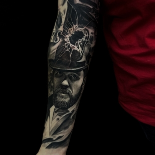 Femme Noir Réalisme tatouage sur Avant-bras #72015 | Artiste tatoueur Vladimir Solovev