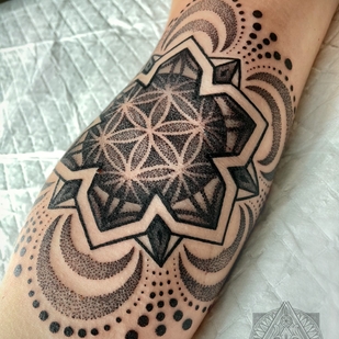 Femme Noir et Gris Ornemental tatouage #72213 | Artiste tatoueur Ioann Leo ( LEO-VAN )