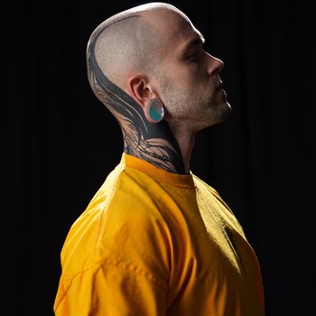 Artiste tatoueur Vik Prokhorov