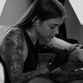 Artiste tatoueur Sloan Purple