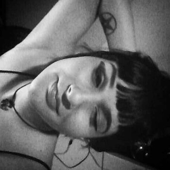 Artiste tatoueur Juliana Düb