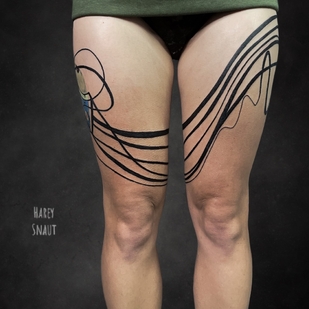 Femme Couleur Abstrait tatouage sur Cuisse #73109 | Artiste tatoueur Harey Snaut