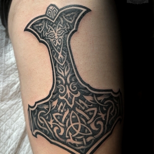 Homme Noir et Gris Ornemental tatouage sur Cuisse #73197 | Artiste tatoueur Ioann Leo ( LEO-VAN )