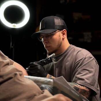 Artiste tatoueur Ivan Gutorov