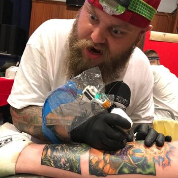 Artiste tatoueur Brent Goudie