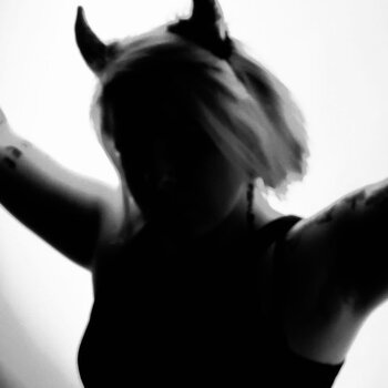 Artiste tatoueur Anna Omut 