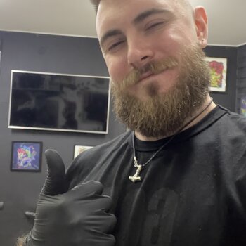 Artiste tatoueur Tim Blackhands