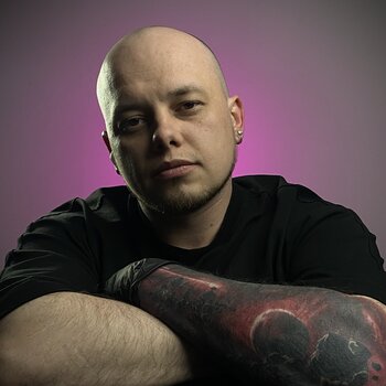 Artiste tatoueur Nikita Naymushin