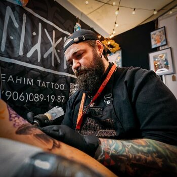 Artiste tatoueur Mihail Gromovchuk / Leeahim_tattoo