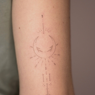 Femme Noir Fineline tatouage sur Avant-bras #59647 | Artiste tatoueur Anastasiya Kovyazina