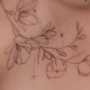 Femme Noir Fineline tatouage sur Dos #59653 | Artiste tatoueur Anastasiya Kovyazina