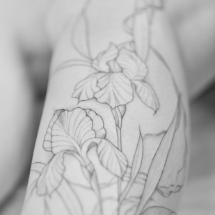 Femme Noir Fineline tatouage sur Jambe #59645 | Artiste tatoueur Anastasiya Kovyazina