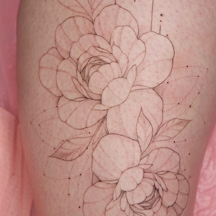 Femme Noir Fineline tatouage sur Jambe #59663 | Artiste tatoueur Anastasiya Kovyazina