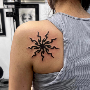 Blackwork tatouage #75344 | Artiste tatoueur Claudia Fedorovici