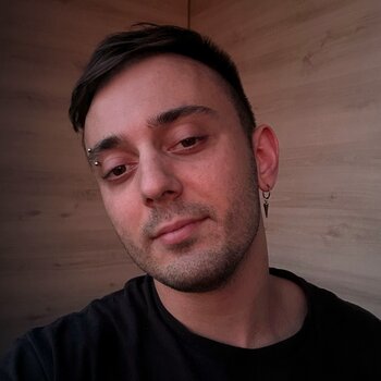 Artiste tatoueur Misha Nazarov