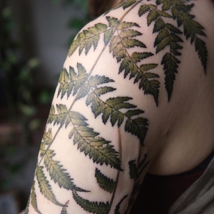 Femme Couleur Botanique tatouage sur Épaule #44752 | Artiste tatoueur Aleksandra Vorobeva