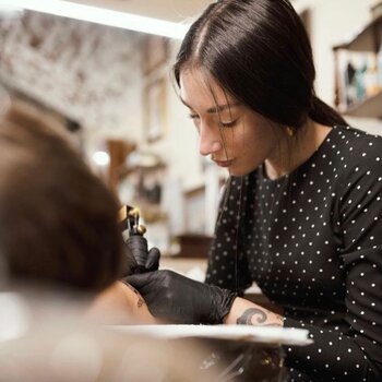 Artiste tatoueur Marina Goncharova