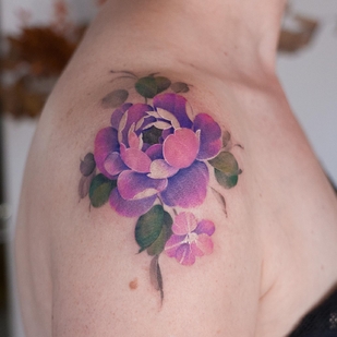 Femme Couleur  tatouage sur Épaule #60072 | Artiste tatoueur Svetlana Ehrt