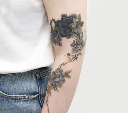 Idées de Tatouage # Artiste tatoueur guppy.flowertattoo