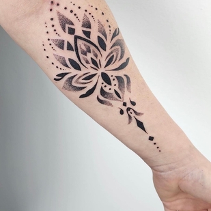 tatouage #60569 | Artiste tatoueur Naira Dots