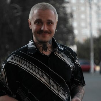 Artiste tatoueur Sasha Bondos