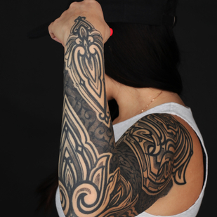 Femme Noir Ornemental tatouage sur Manche #76100 | Artiste tatoueur Maksim Zhuravlev