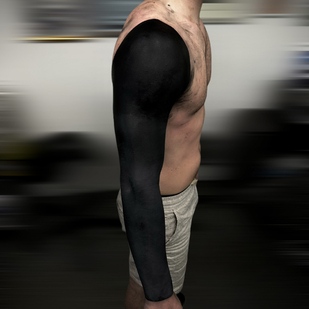 Blackwork tatouage #77228 | Artiste tatoueur Bobby Grey