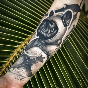 Homme Noir Réalisme tatouage sur Manche #77653 | Artiste tatoueur Kirill Matusevich