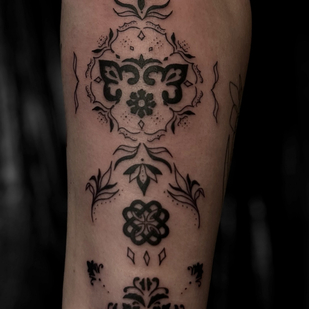Ornemental tatouage #79233 | Artiste tatoueur Claudia Fedorovici
