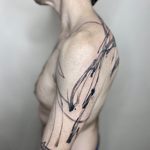 Homme Noir Style d'Auteur tatouage sur Épaule #80237 | Artiste tatoueur Mary Nepostaeva