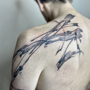Homme Noir Abstrait tatouage sur Dos #80238 | Artiste tatoueur Mary Nepostaeva