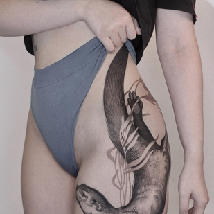 Noir Graphique tatouage sur Cuisse #80692 | Artiste tatoueur Anastasia Veresktt