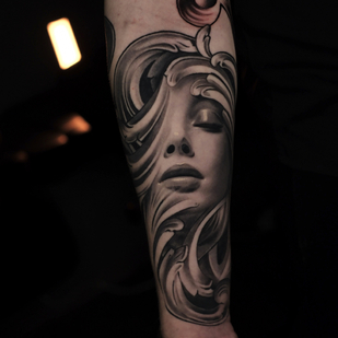 Homme Noir et Gris Portrait tatouage sur Avant-bras #80913 | Artiste tatoueur Aleksey Titov
