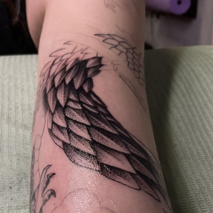 Femme Noir Graphique tatouage sur Épaule #81237 | Artiste tatoueur Maxim zaycev_ink