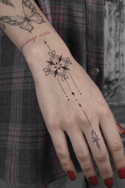 Idées de Tatouage # Artiste tatoueur Kristina Crystalik