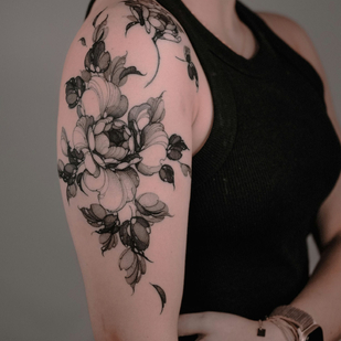 Femme Noir  tatouage sur Épaule #81833 | Artiste tatoueur ARTY