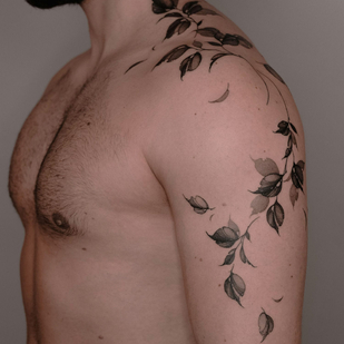 Homme Noir  tatouage sur Épaule #81837 | Artiste tatoueur ARTY