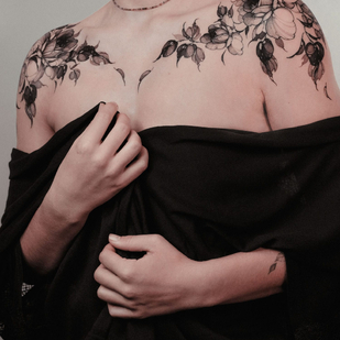 Femme Noir  tatouage sur Clavicule #81845 | Artiste tatoueur ARTY