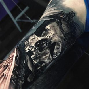 Femme Noir et Gris Réalisme tatouage sur Manche #81971 | Artiste tatoueur Dislike