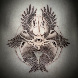 Femme Noir Graphique tatouage sur Dos #81990 | Artiste tatoueur Yoshi