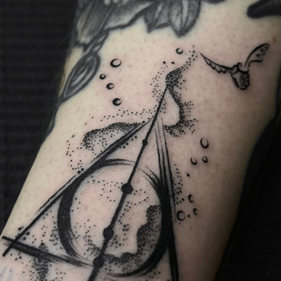 Homme Noir Graphique tatouage sur Avant-bras #82344 | Artiste tatoueur Polina s Tatuina